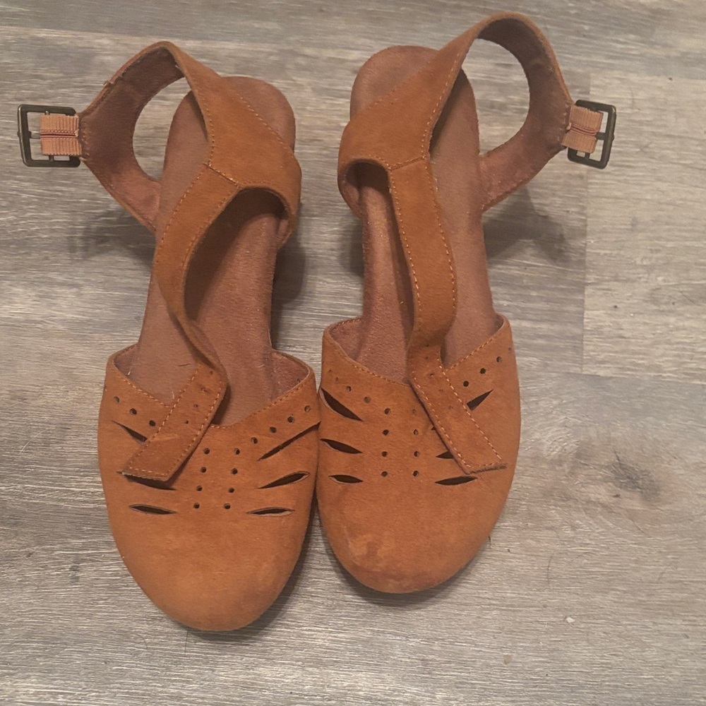 Cliffs by WHITE MOUNTAIN Brown Mary Jane Platform Sandals